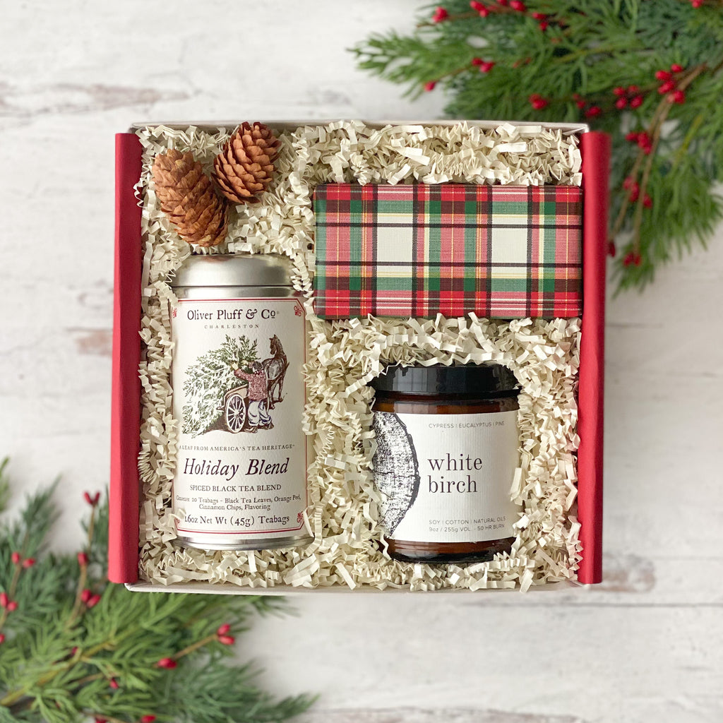 mistletoe-Christmas-holiday-cinnamon-oragne-tea-blend-cookies-pine-candle-sparrow-box-co-corporate-gifting-american-made